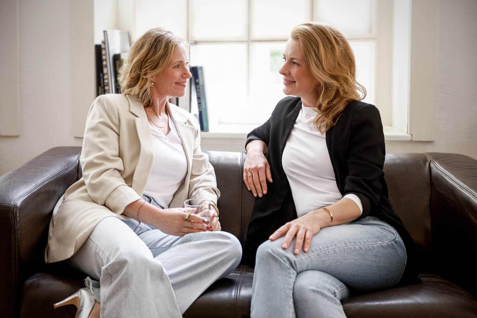 Charlotte Heidsiek und Lone Köhler im Gespräch